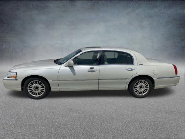 2006 Lincoln Town Car Signature Limited