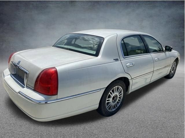 2006 Lincoln Town Car Signature Limited