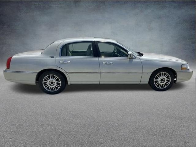 2006 Lincoln Town Car Signature Limited