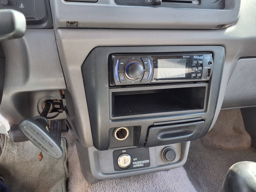 1998 Nissan Frontier 2WD XE