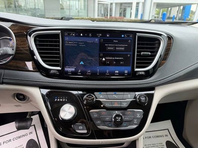 2023 Chrysler Pacifica Hybrid Limited