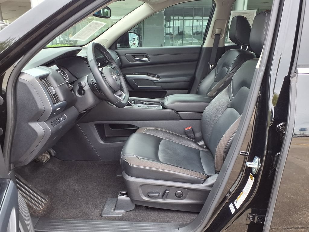 2022 Nissan Pathfinder SL