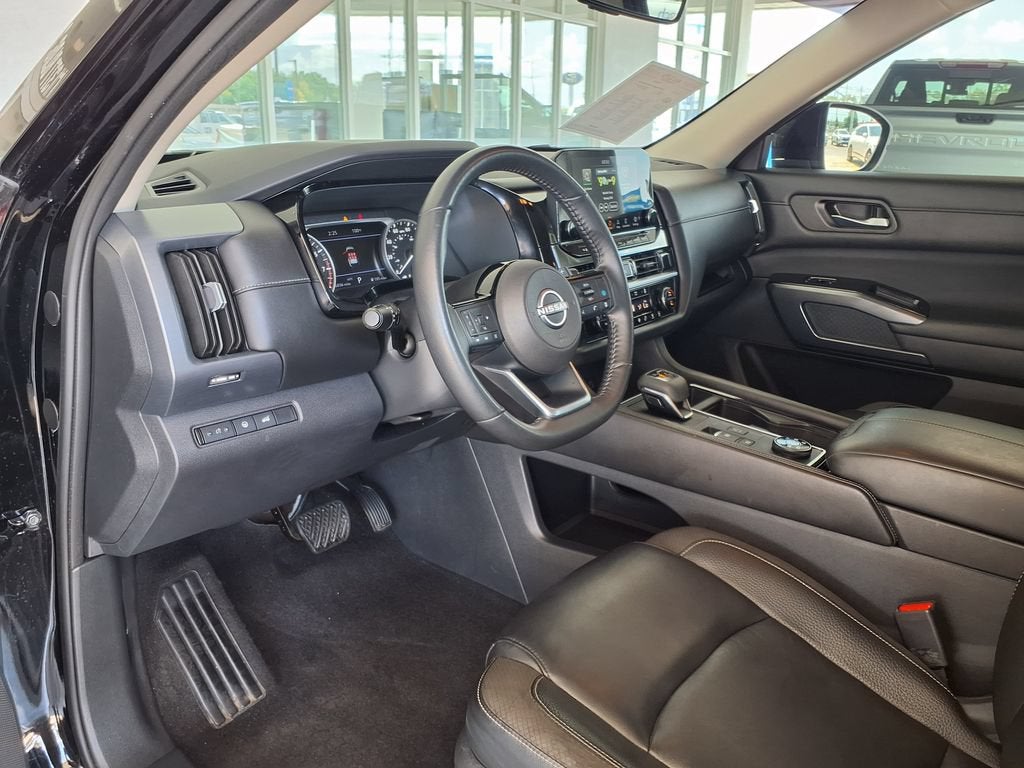 2023 Nissan Pathfinder SL