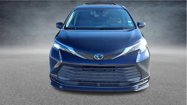 2022 Toyota Sienna LE