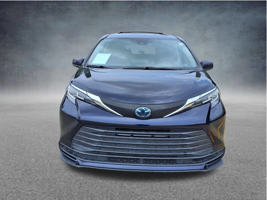 2022 Toyota Sienna LE