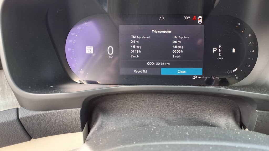 2023 Volvo XC40 Ultimate Bright Theme