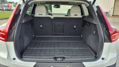 2023 Volvo XC40 Ultimate Bright Theme
