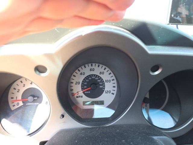 2004 Nissan Frontier 2WD LE