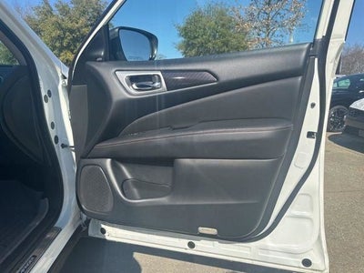 2020 Nissan Pathfinder SL