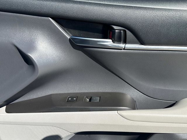 2021 Toyota Camry Hybrid SE