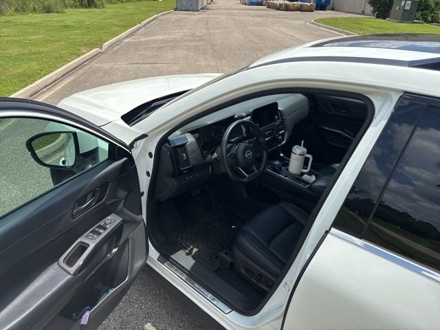 2023 Nissan Pathfinder SV