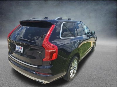 2017 Volvo XC90 T6 Momentum