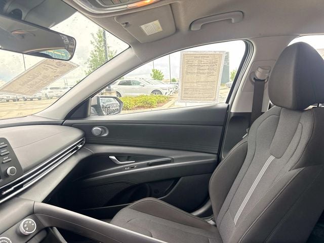 2025 Hyundai Elantra SE