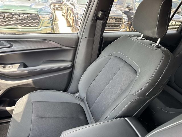 2026 Jeep Grand Cherokee GRAND CHEROKEE L LAREDO X 4X2