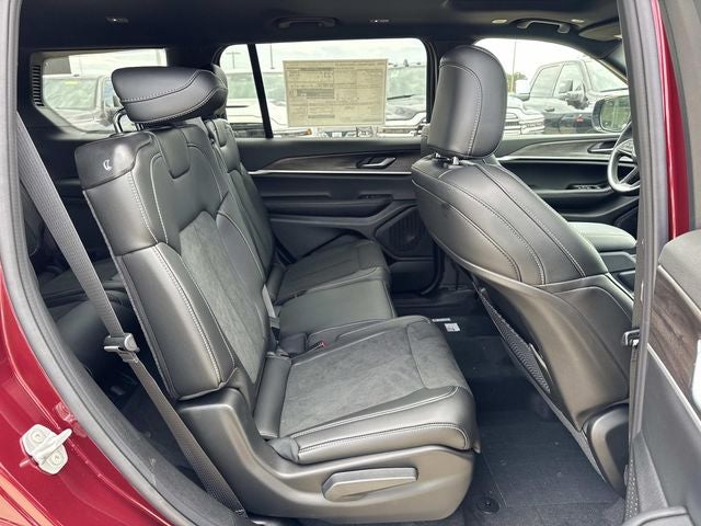 2026 Jeep Grand Cherokee GRAND CHEROKEE L LAREDO ALTITUDE 4X2