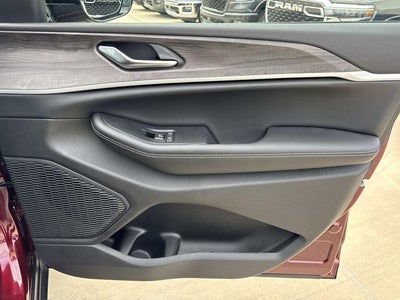 2026 Jeep Grand Cherokee GRAND CHEROKEE L LAREDO ALTITUDE 4X2