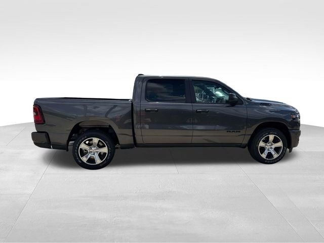 2026 RAM Ram 1500 RAM 1500 EXPRESS CREW CAB 4X2 5'7' BOX