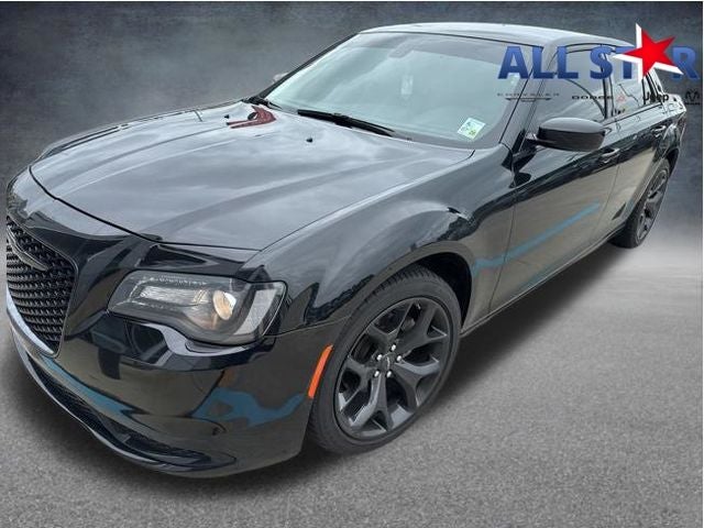 2023 Chrysler 300 Touring's photo