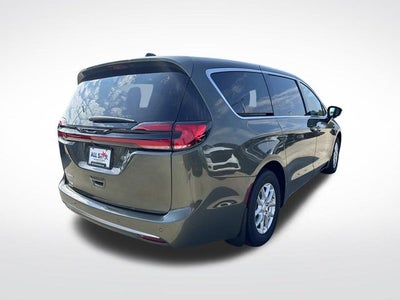 2027 Chrysler Pacifica Select