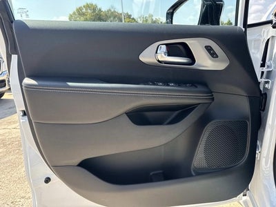 2027 Chrysler Pacifica PACIFICA SELECT