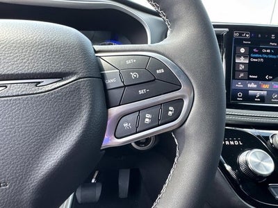 2027 Chrysler Pacifica PACIFICA SELECT AWD
