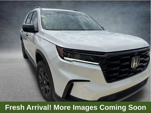 2025 Honda Pilot TrailSport AWD's photo