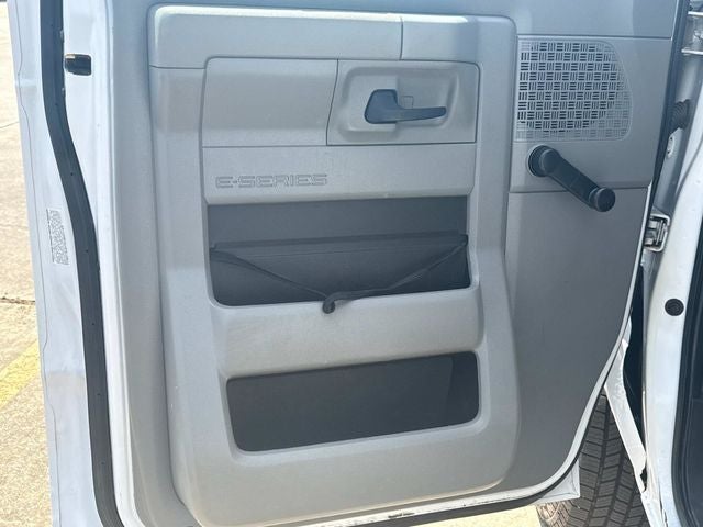 2017 Ford E-350SD Base Cutaway