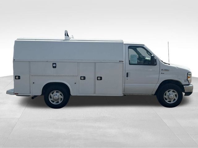 2017 Ford E-350SD Base Cutaway