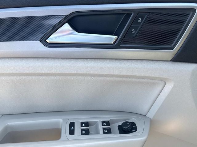 2021 Volkswagen Atlas 3.6L V6 SE w/Technology R-Line