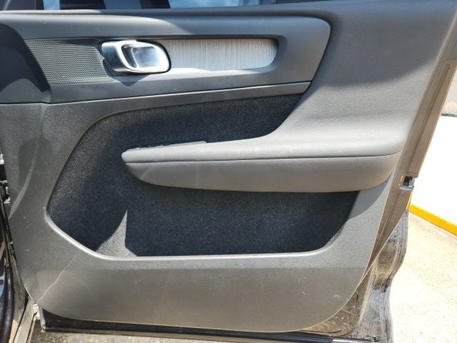 2023 Volvo XC40 B4 Plus Dark Theme