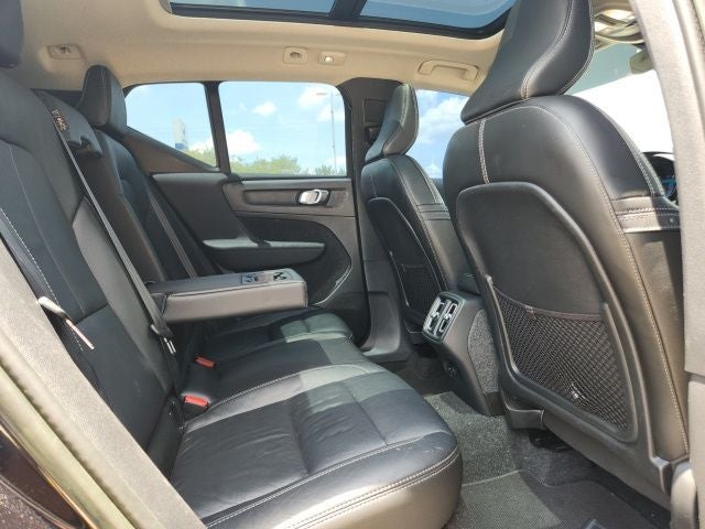 2023 Volvo XC40 B4 Plus Dark Theme
