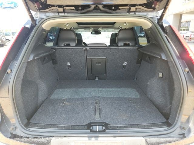 2023 Volvo XC40 B4 Plus Dark Theme