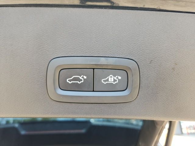 2023 Volvo XC40 B4 Plus Dark Theme