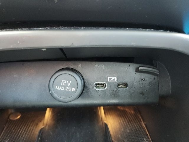 2023 Volvo XC40 B4 Plus Dark Theme