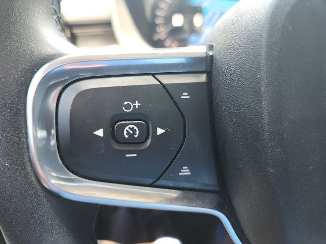2023 Volvo XC40 B4 Plus Dark Theme