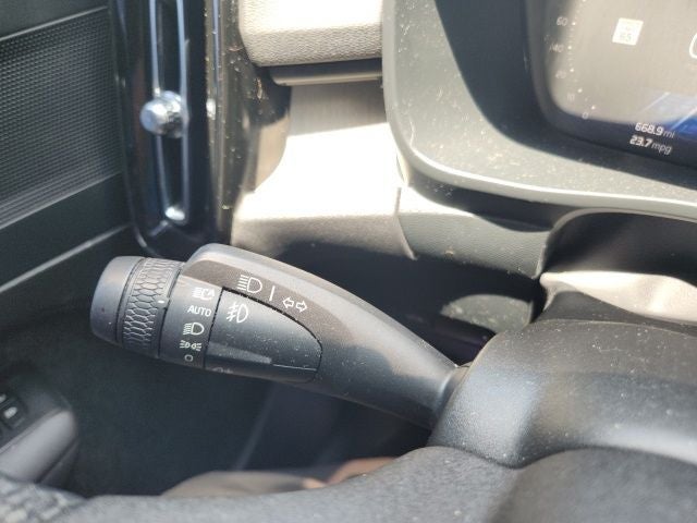 2023 Volvo XC40 B4 Plus Dark Theme