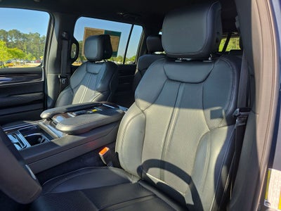 2024 Jeep Wagoneer Base