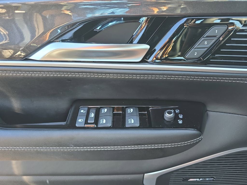 2024 Jeep Wagoneer Base