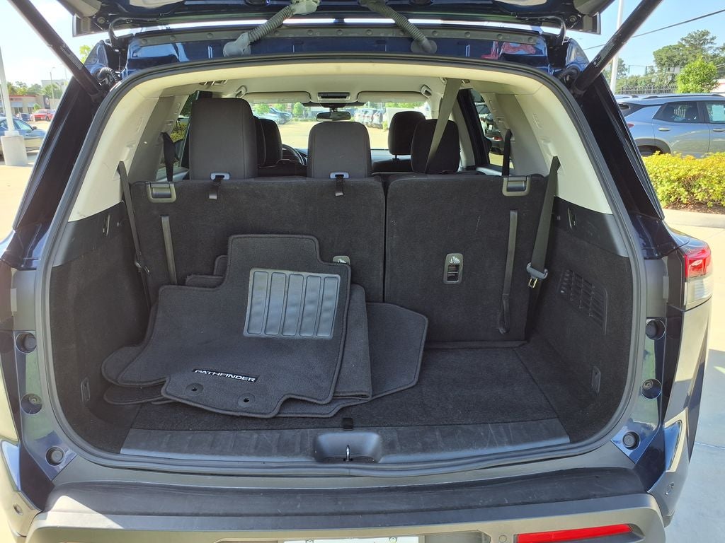 2025 Nissan Pathfinder SV