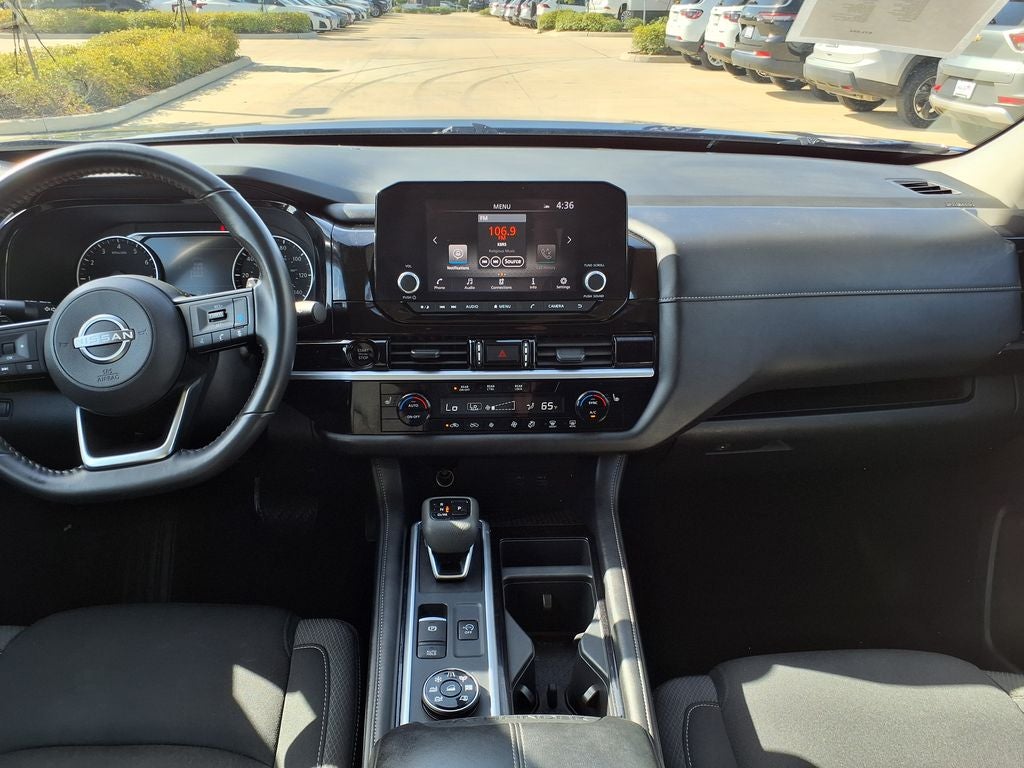 2025 Nissan Pathfinder SV