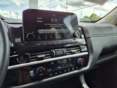 2025 Nissan Pathfinder Platinum