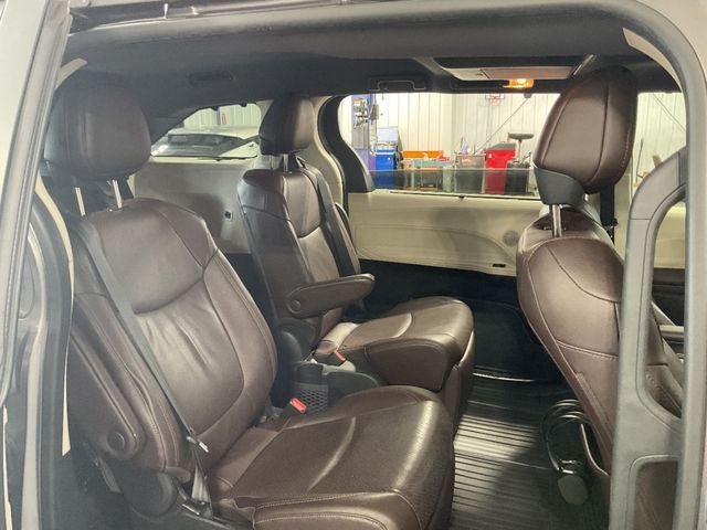 2021 Toyota Sienna Platinum 7 Passenger