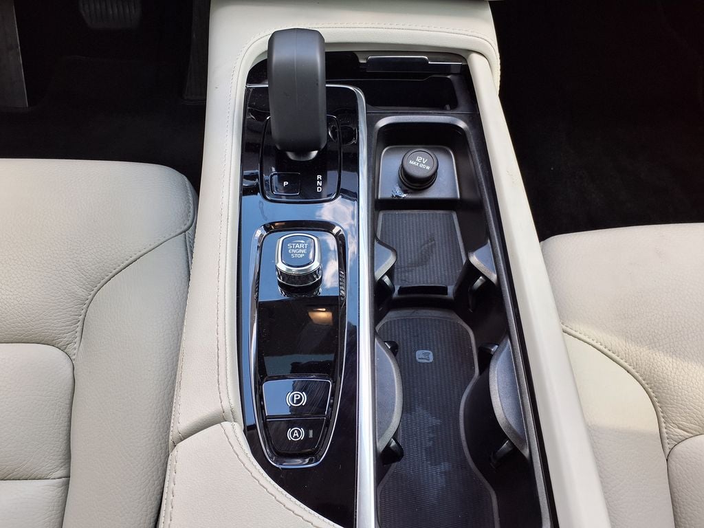 2025 Volvo XC90 B6 Plus 6-Seater