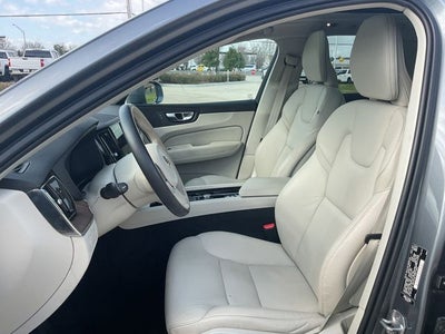 2021 Volvo XC60 T5 Momentum