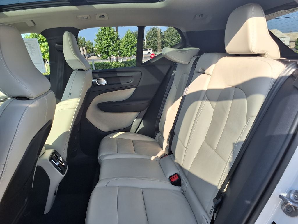2023 Volvo XC40 B4 Plus Bright Theme