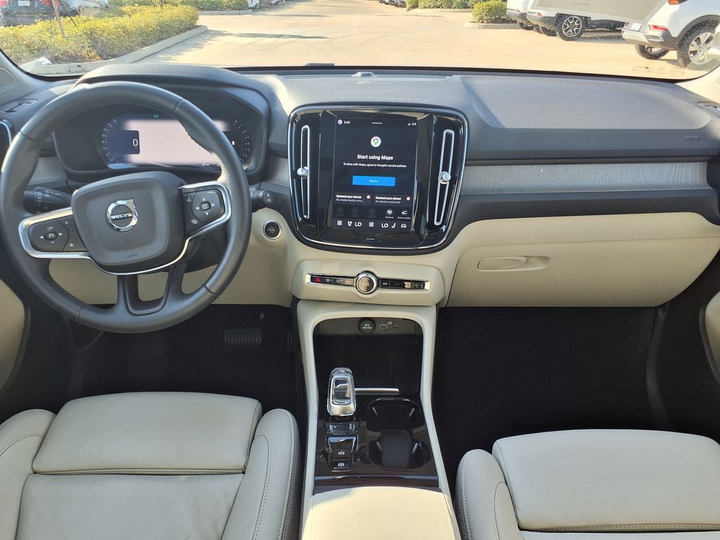 2023 Volvo XC40 B4 Plus Bright Theme