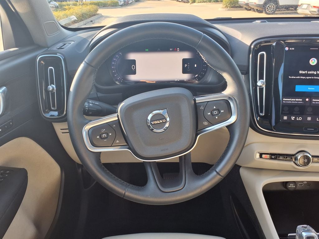 2023 Volvo XC40 B4 Plus Bright Theme