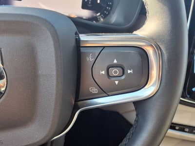 2023 Volvo XC40 B4 Plus Bright Theme