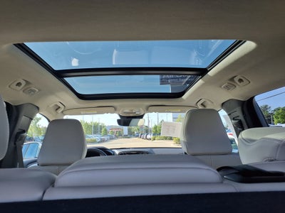 2023 Volvo XC40 B4 Plus Bright Theme