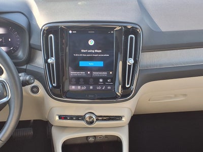 2023 Volvo XC40 B4 Plus Bright Theme